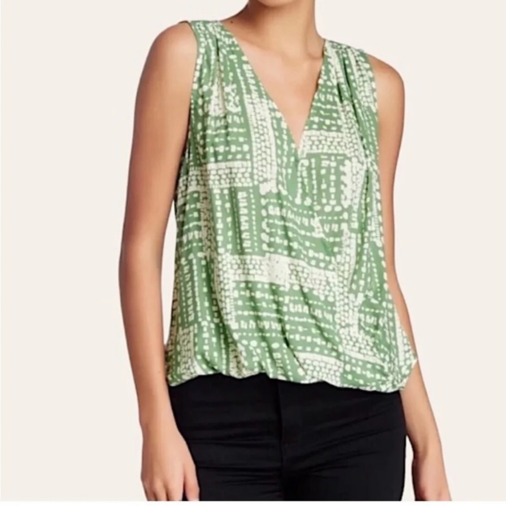 Velvet By Graham & Spencer Green Sleeveless Green White Flowy Top Blouse NWT